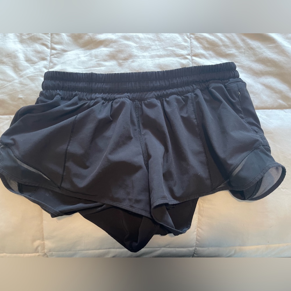 Black 2.5” lululemon shorts